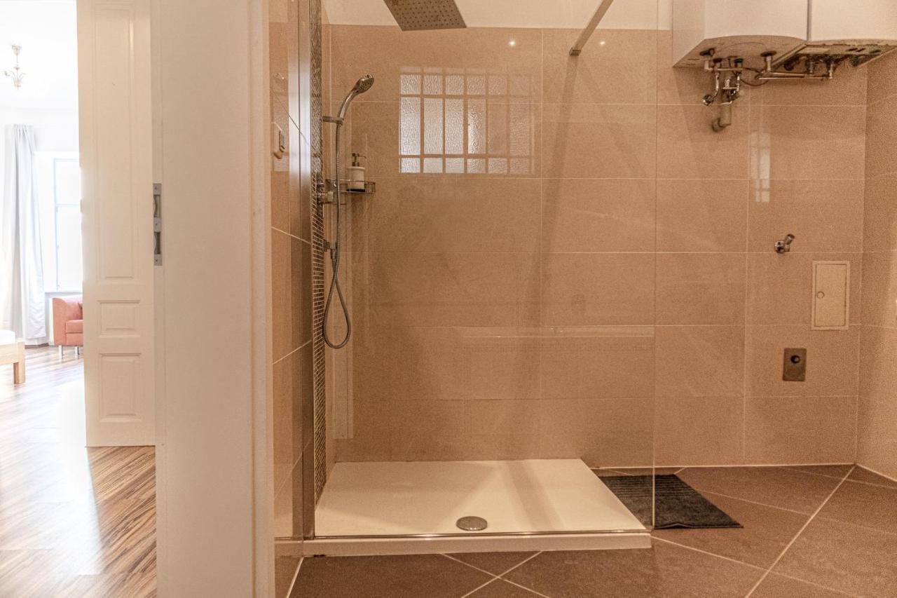 Special Vintage Viennese - 12min F Downtown Apartment *
